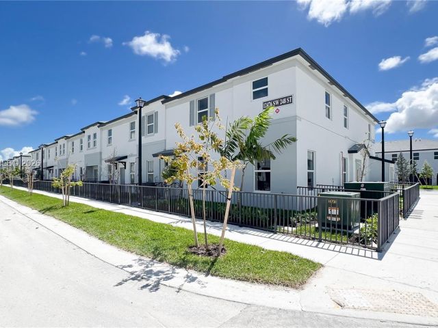 3-bedroom home for rent in Miami - 12476 SW 248th St 8 - MondialRealty