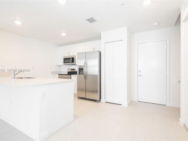 3-bedroom home for rent in Miami - 12476 SW 248th St 8 - MondialRealty