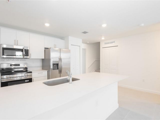3-bedroom home for rent in Miami - 12476 SW 248th St 8 - MondialRealty
