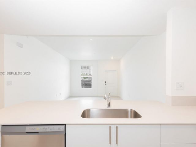 3-bedroom home for rent in Miami - 12476 SW 248th St 8 - MondialRealty