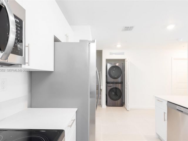 3-bedroom home for rent in Miami - 12476 SW 248th St 8 - MondialRealty
