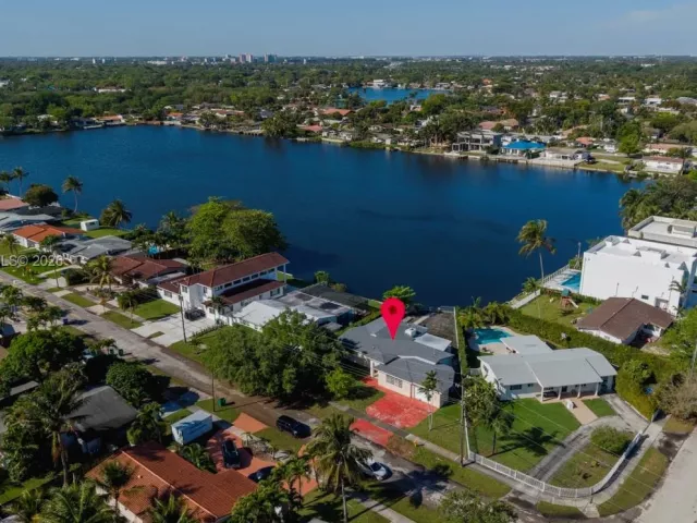 3-bedroom home for sale in Miami - 21330 NE 25th Ct - MondialRealty