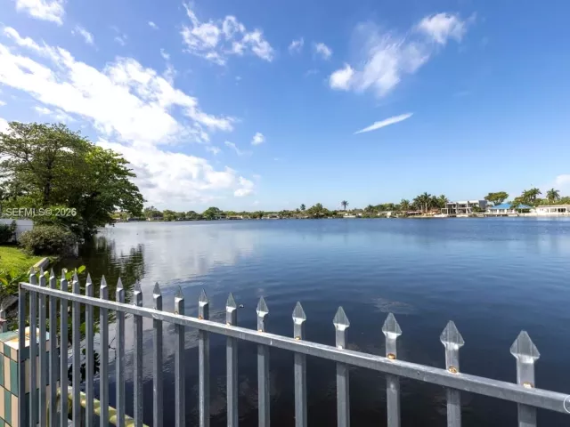 3-bedroom home for sale in Miami - 21330 NE 25th Ct - MondialRealty