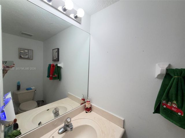 Home for rent at 11416 NW 43rd Ter - photo 7484354