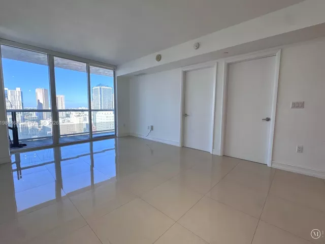 1-bedroom condo for sale in Miami - 50 Biscayne Blvd 2507 - MondialRealty