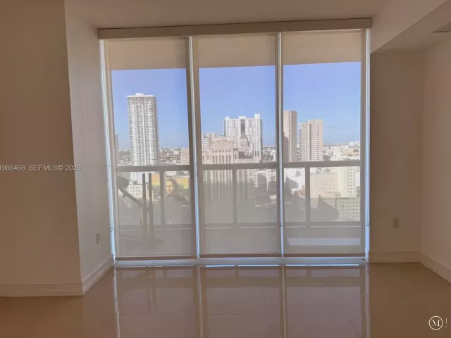 1-bedroom condo for sale in Miami - 50 Biscayne Blvd 2507 - MondialRealty