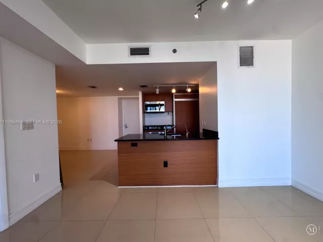1-bedroom condo for sale in Miami - 50 Biscayne Blvd 2507 - MondialRealty
