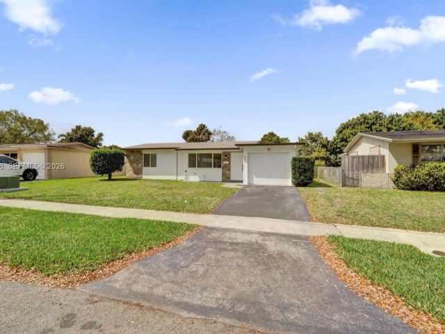 Home for sale at 5023 SW 93rd Ave - photo 7487046