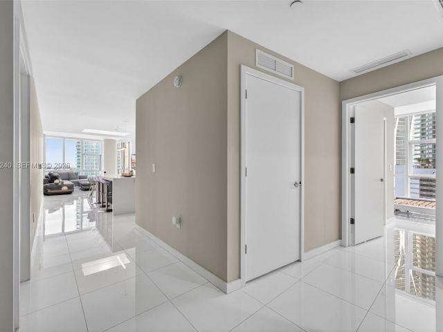 Apartment for rent  Unit #1101 - photo 7487763