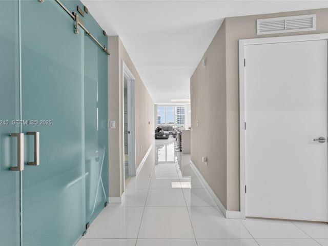 Apartment for rent  Unit #1101 - photo 7487764