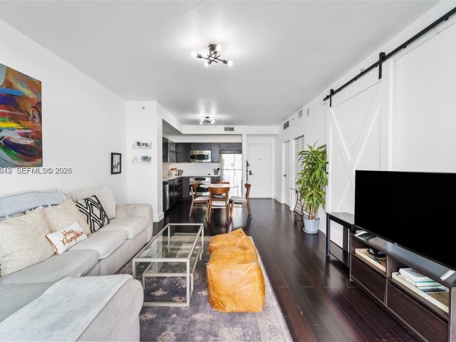 1-bedroom condo for rent in Miami - 90 SW 3rd St 1406 - MondialRealty