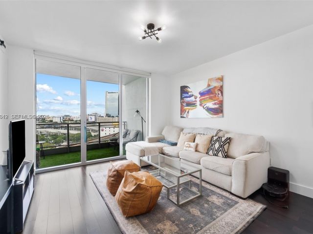 1-bedroom condo for rent in Miami - 90 SW 3rd St 1406 - MondialRealty