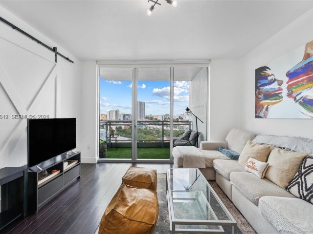 1-bedroom condo for rent in Miami - 90 SW 3rd St 1406 - MondialRealty