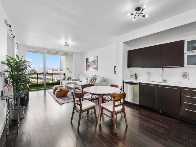 1-bedroom condo for rent in Miami - 90 SW 3rd St 1406 - MondialRealty