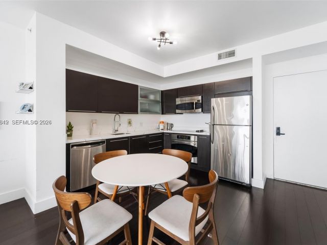 1-bedroom condo for rent in Miami - 90 SW 3rd St 1406 - MondialRealty