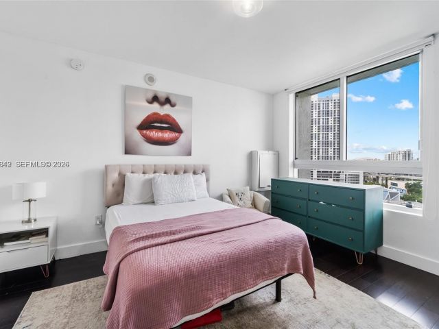 1-bedroom condo for rent in Miami - 90 SW 3rd St 1406 - MondialRealty