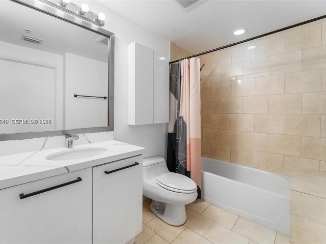 1-bedroom condo for rent in Miami - 90 SW 3rd St 1406 - MondialRealty