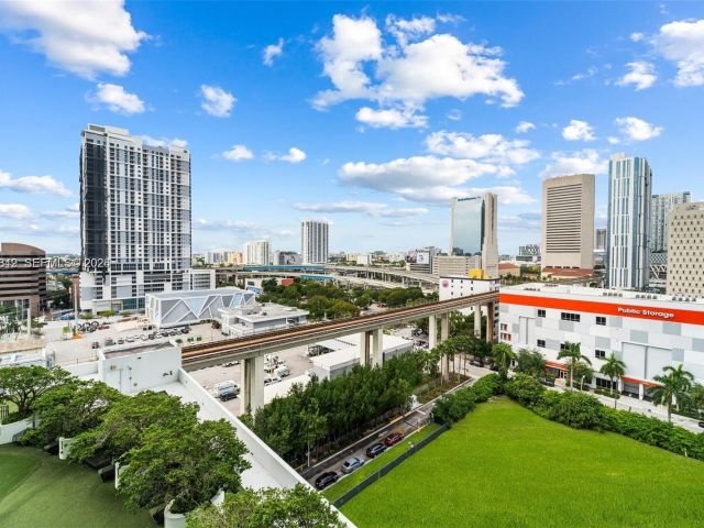 1-bedroom condo for rent in Miami - 90 SW 3rd St 1406 - MondialRealty