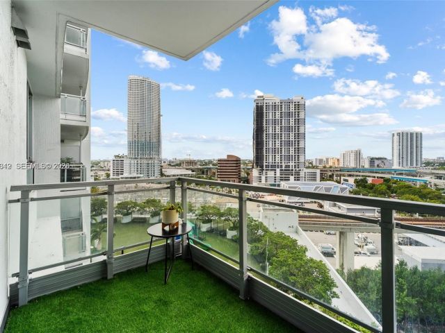 1-bedroom condo for rent in Miami - 90 SW 3rd St 1406 - MondialRealty