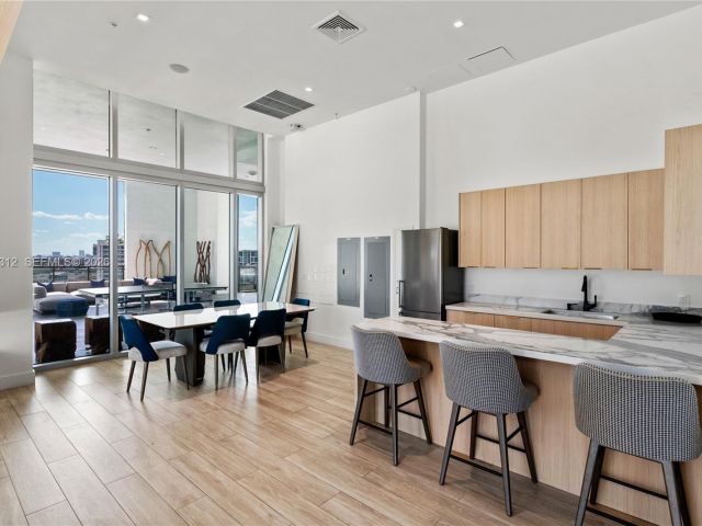 1-bedroom condo for rent in Miami - 90 SW 3rd St 1406 - MondialRealty