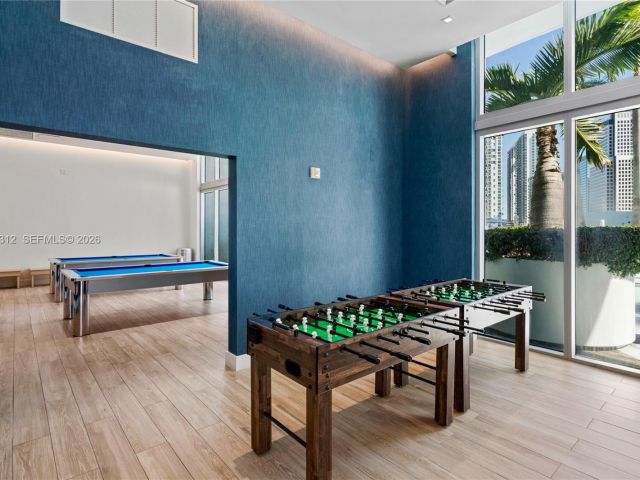 1-bedroom condo for rent in Miami - 90 SW 3rd St 1406 - MondialRealty