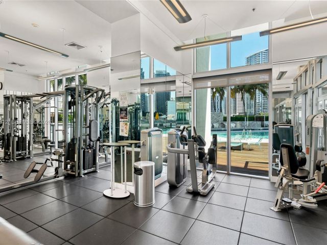 1-bedroom condo for rent in Miami - 90 SW 3rd St 1406 - MondialRealty