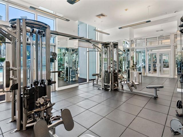 1-bedroom condo for rent in Miami - 90 SW 3rd St 1406 - MondialRealty