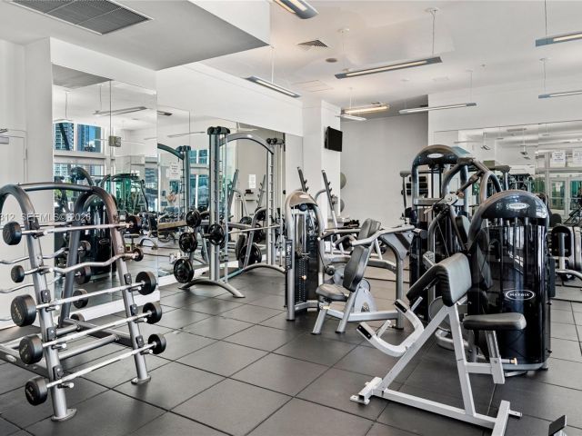 1-bedroom condo for rent in Miami - 90 SW 3rd St 1406 - MondialRealty