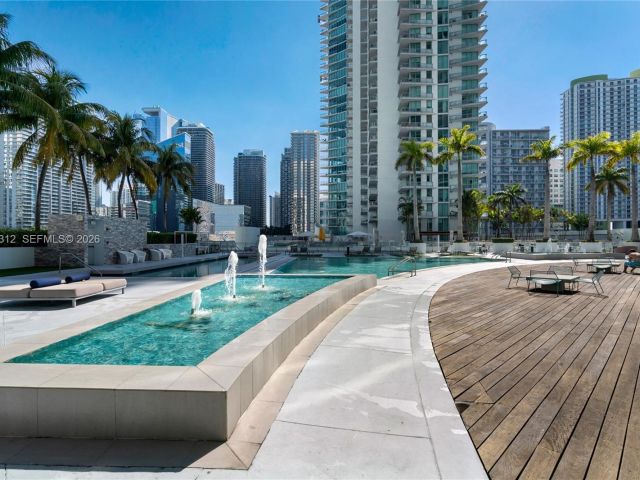 1-bedroom condo for rent in Miami - 90 SW 3rd St 1406 - MondialRealty