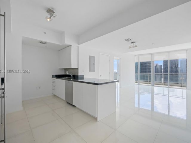 Apartment for rent  Unit #3902 - photo 7486704