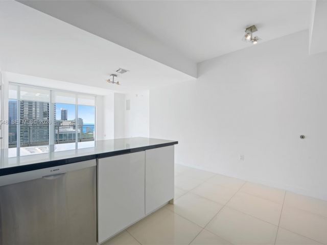 Apartment for rent  Unit #3902 - photo 7486706