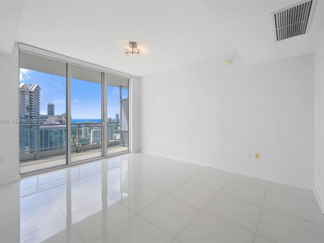 Apartment for rent  Unit #3902 - photo 7486707