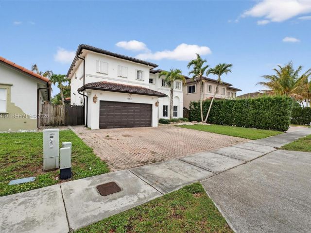 Home for rent at 15874 SW 138th Ter 2 - photo 7501649