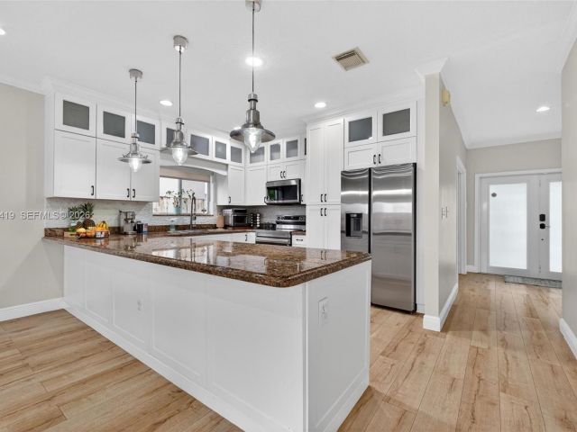 Home for rent at 15874 SW 138th Ter 2 - photo 7501663