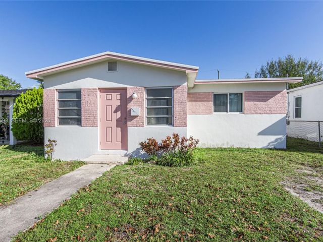 Home for rent at 616 NW 3rd Ct - photo 7461834