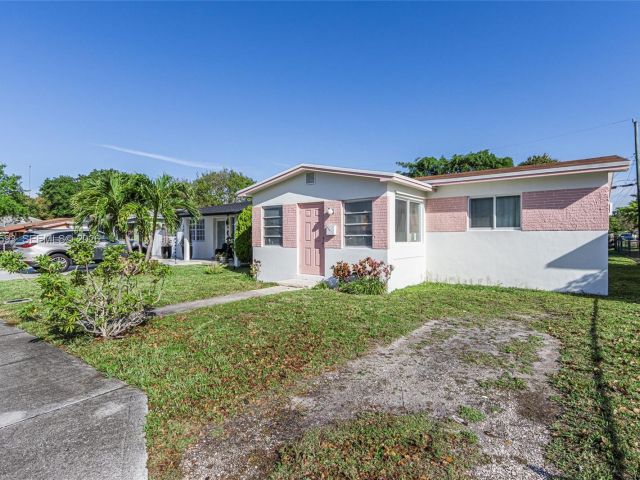 Home for rent at 616 NW 3rd Ct - photo 7461835