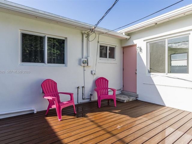 Home for rent at 616 NW 3rd Ct - photo 7461837