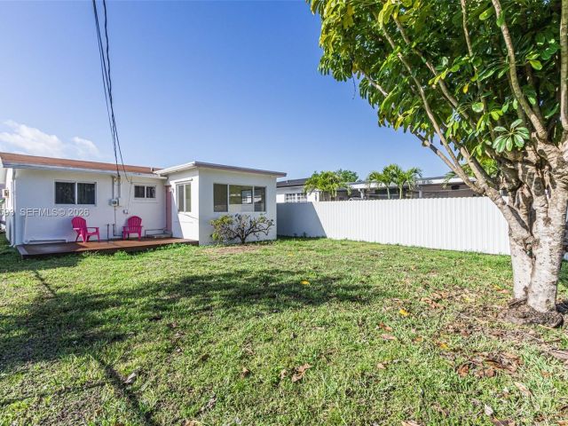 Home for rent at 616 NW 3rd Ct - photo 7461838