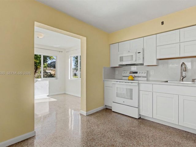 Home for rent at 616 NW 3rd Ct - photo 7461843