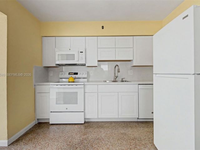 Home for rent at 616 NW 3rd Ct - photo 7461845