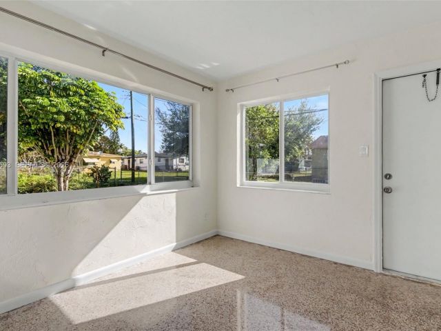 Home for rent at 616 NW 3rd Ct - photo 7461848