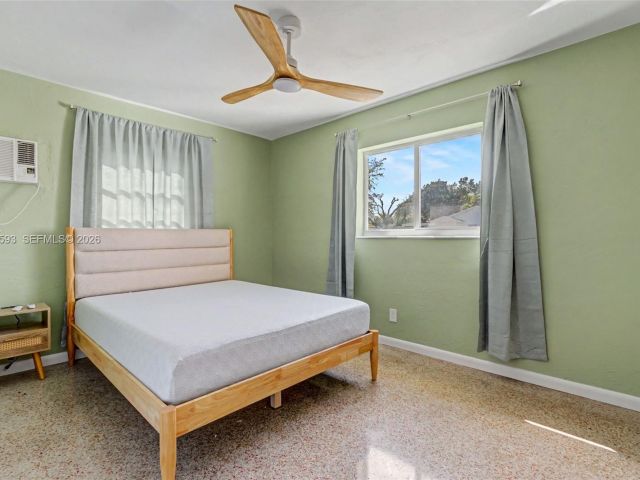 Home for rent at 616 NW 3rd Ct - photo 7461852