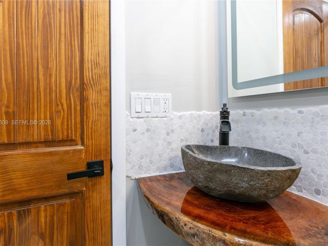 Home for rent at 1507 Harding St - photo 7471823