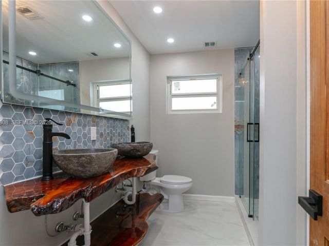 Home for rent at 1507 Harding St - photo 7471825