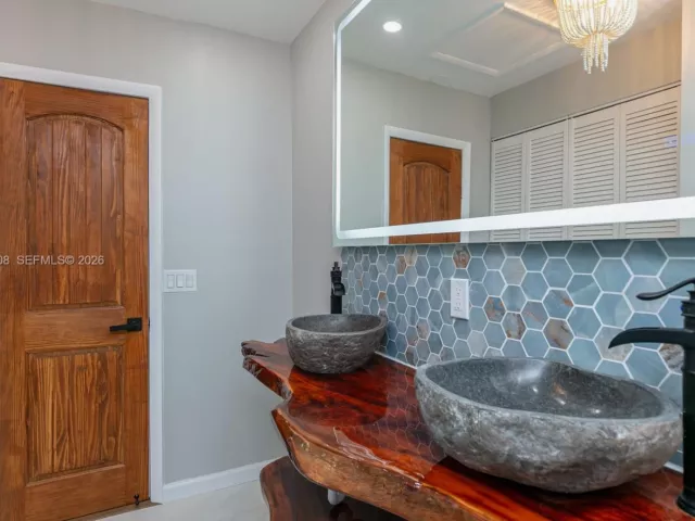 2-bedroom home for rent in Hollywood - 1507 Harding St - MondialRealty