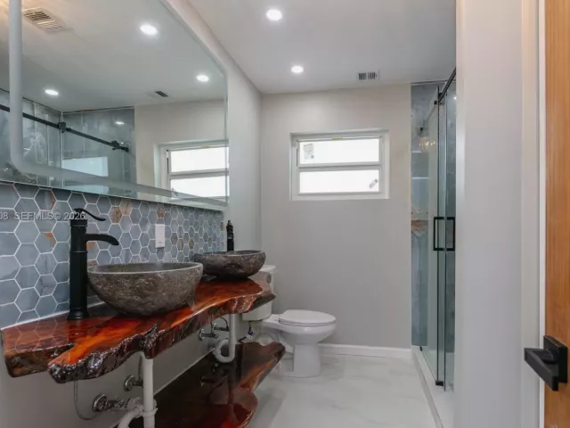 2-bedroom home for rent in Hollywood - 1507 Harding St - MondialRealty