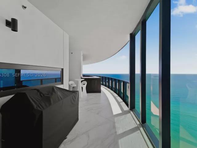 3-bedroom condo for rent in Sunny Isles Beach - 18555 Collins Ave 2201 - MondialRealty