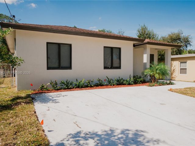 3-bedroom home for rent in Fort Lauderdale - 521 NW 22nd Ave - MondialRealty