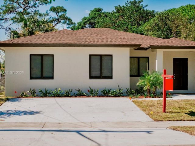 3-bedroom home for rent in Fort Lauderdale - 521 NW 22nd Ave - MondialRealty