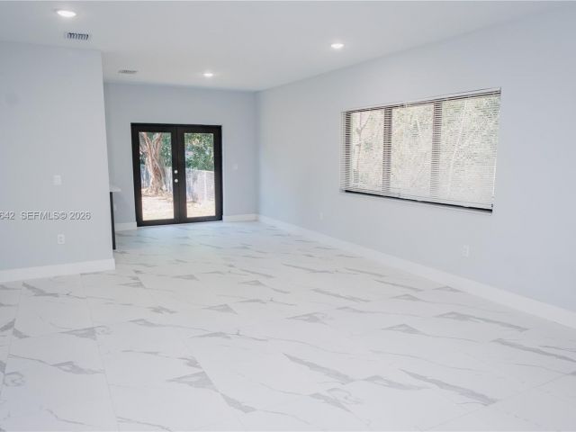 3-bedroom home for rent in Fort Lauderdale - 521 NW 22nd Ave - MondialRealty